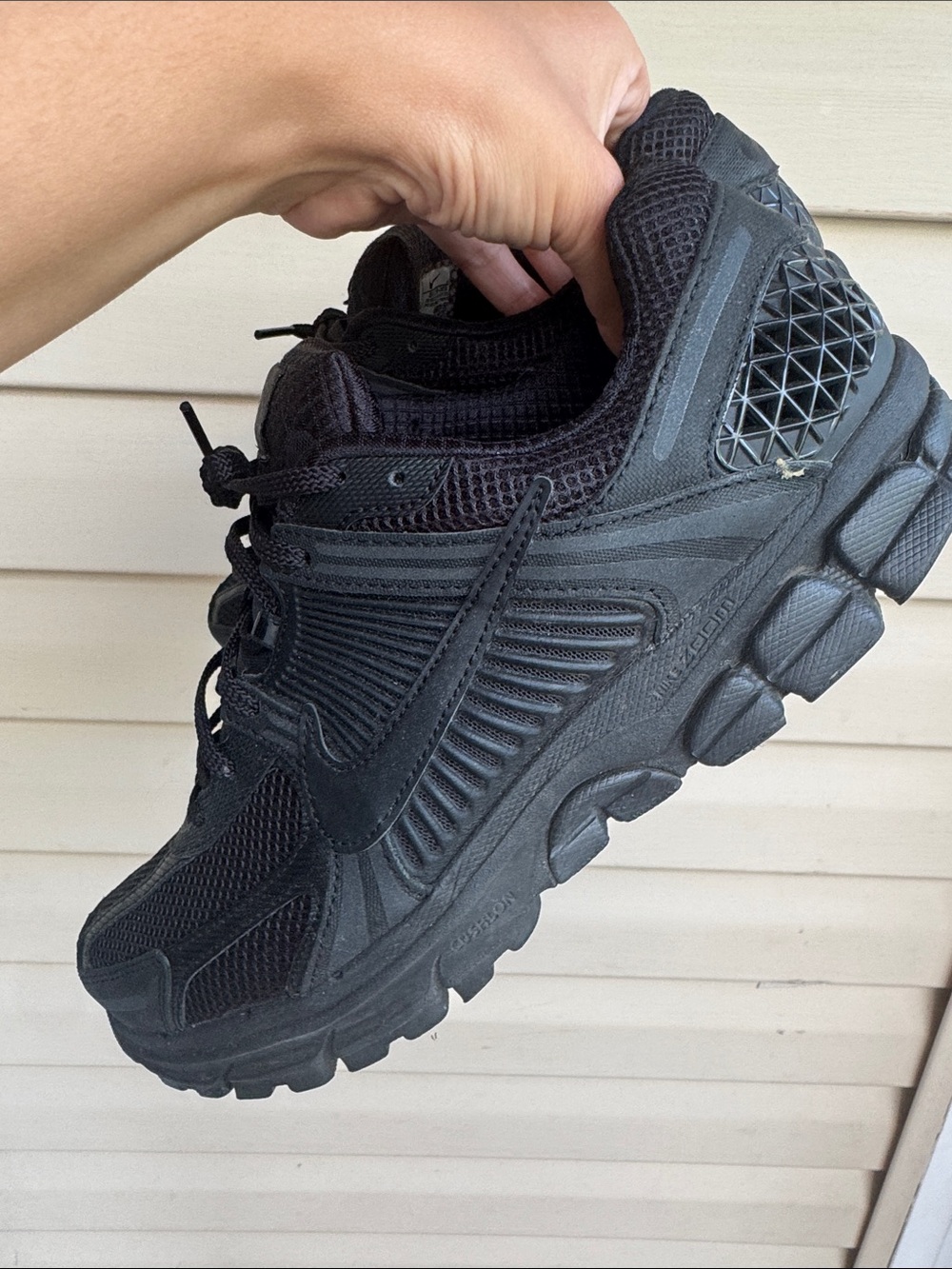 Nike Men’s Black Mesh vomeros